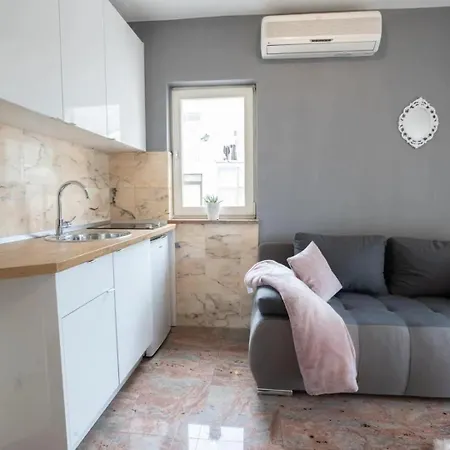 Apartman With Wifi - 24438 Makarska